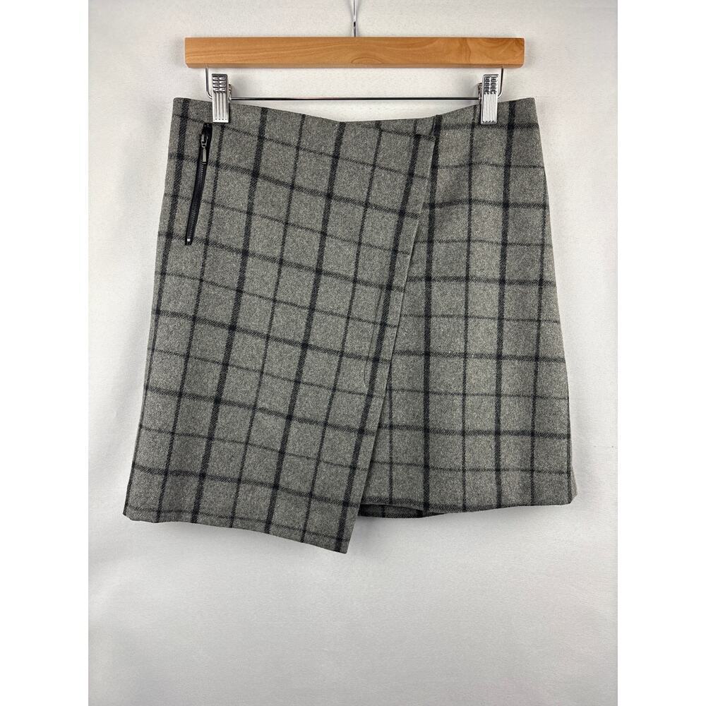 Womenโs Lila Rose Size 4 Grey Wool Asymmetrical Plaid Skirt